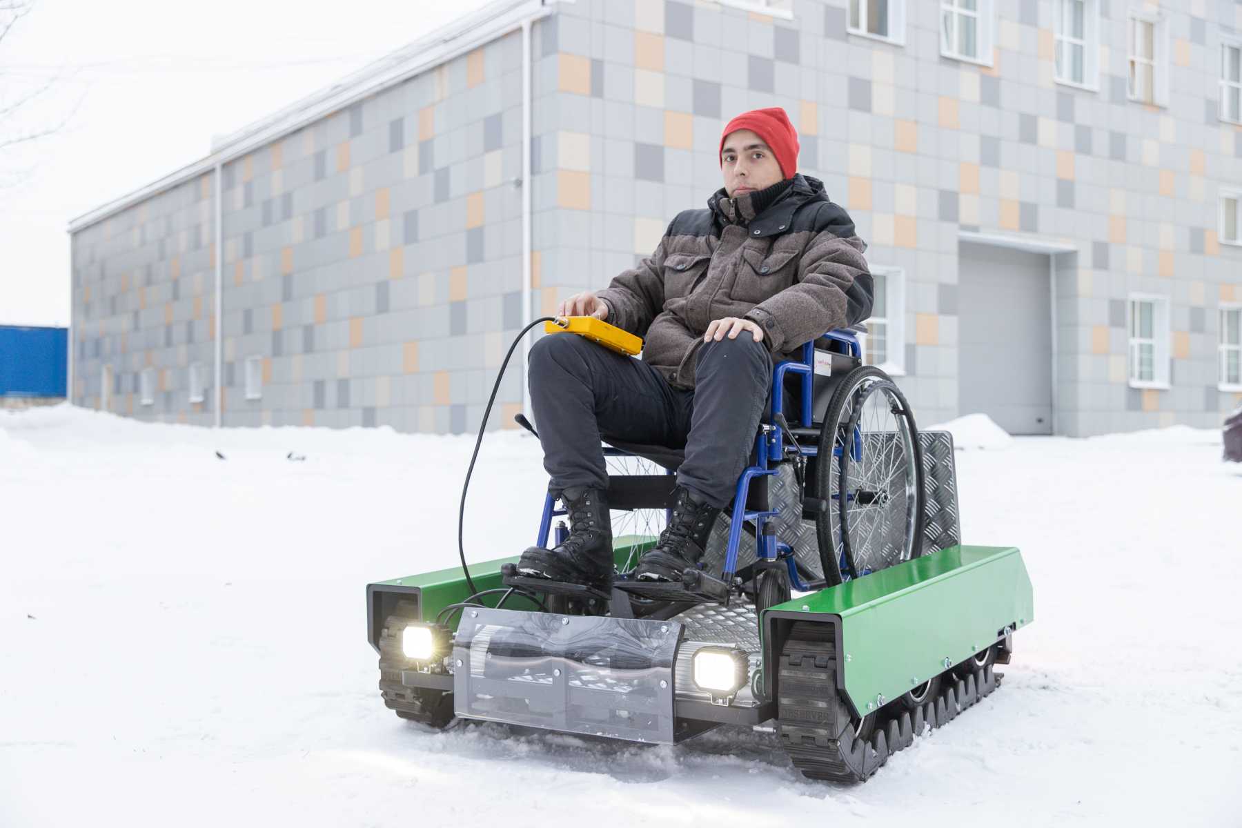 Студенты СПбПУ разработали транспортную платформу-вездеход для инвалидных колясок